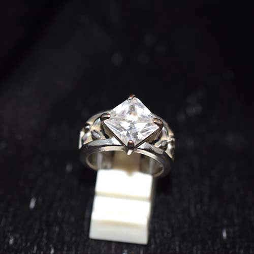 925 Sterling Silver Cubic Zirconia Floral Pattern Ring