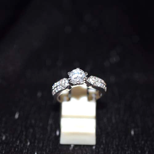 925 Sterling Silver Cubic Zirconia Halo Solitaire Ring