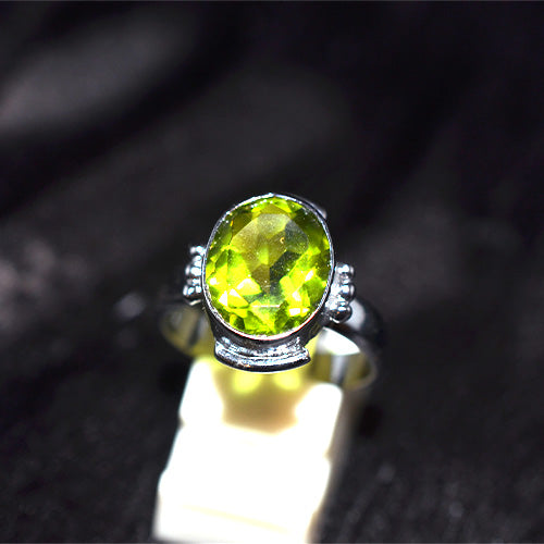 925 Sterling Silver Oval Peridot Solitaire Ring