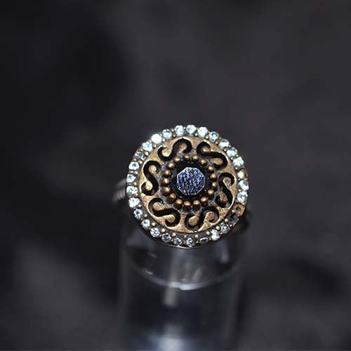 6 Carat Gold Plated Black and White Ornate Round Ring