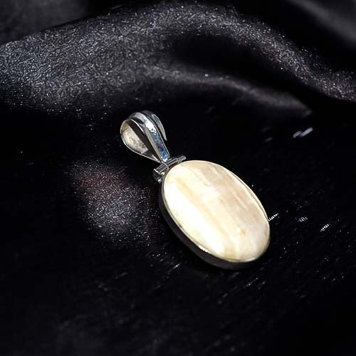 925 Sterling Silver Cream Moonstone Oval Pendant