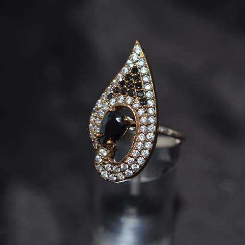 6 Carat Gold Plated Black and White Paisley Statement Ring