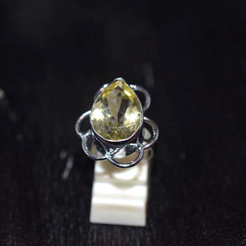 925 Sterling Silver Pear-Cut Lemon Quartz Scalloped Setting Ring