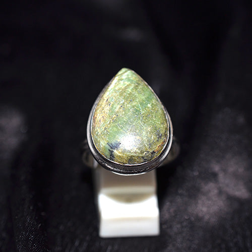 925 Sterling Silver Banded Serpentine Teardrop Ring