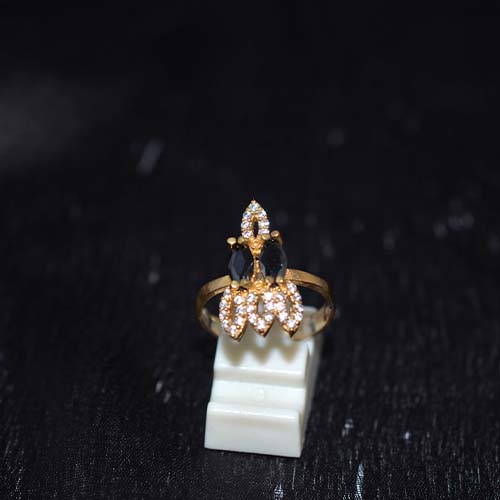 6 Carat Gold Plated Black Marquis Leaf Motif Ring