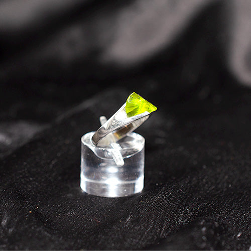 925 Sterling Silver Triangle Peridot Solitaire Ring