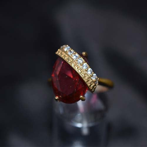 6 Carat Gold Plated Red and White Teardrop Statement Ring