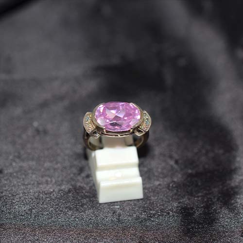 6 Carat Gold Plated Amethyst Modern Oval Ring