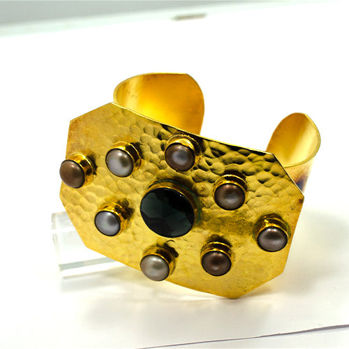 6 Carat Gold Plated Black and Pearl Gemstone Hammered Cuff