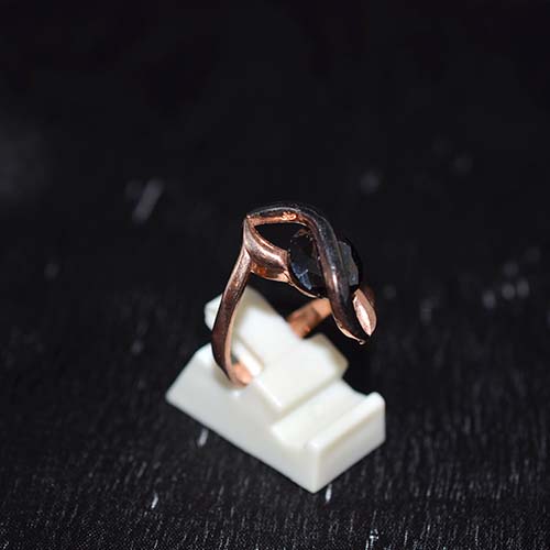 6 Carat Gold Plated Black Twist Motif Ring