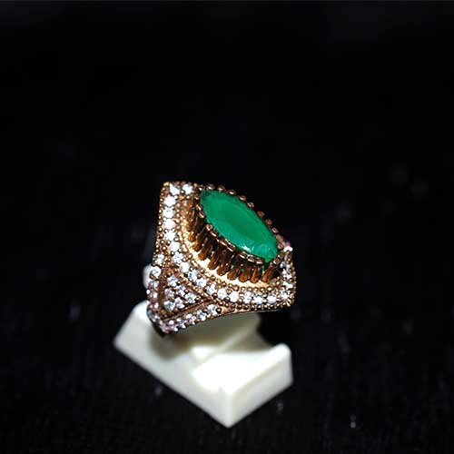 6 Carat Gold Plated Green Onyx Oval Motif Ring