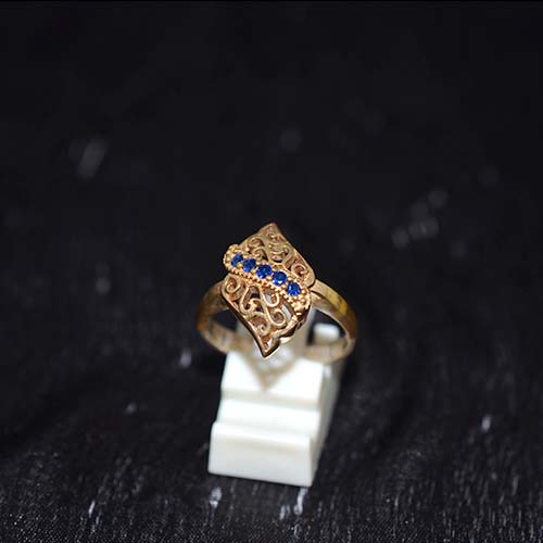 6 Carat Gold Plated Blue Filigree Leaf Motif Ring
