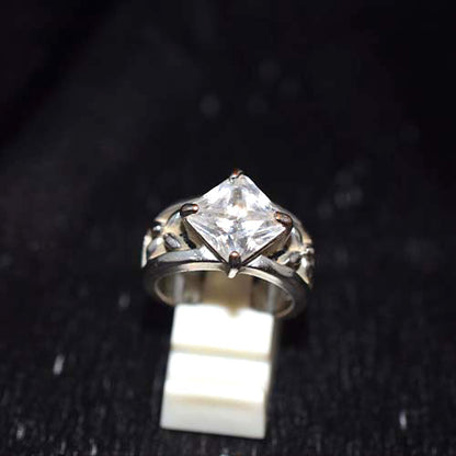 925 Sterling Silver Cubic Zirconia Floral Pattern Ring