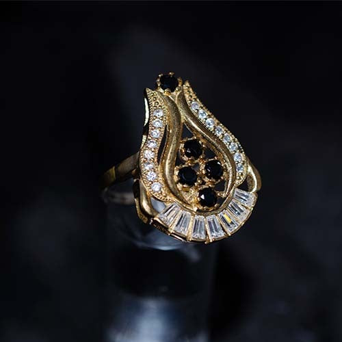 6 Carat Gold Plated Black and White Teardrop Art Deco Ring