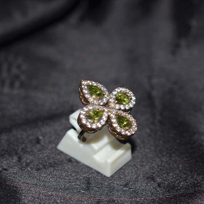 6 Carat Gold Plated Peridot Four-Leaf Motif Ring