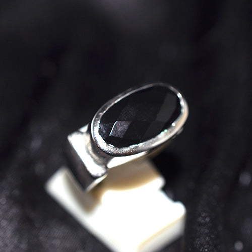 925 Sterling Silver Oval Black Onyx Stepped Shoulder Ring
