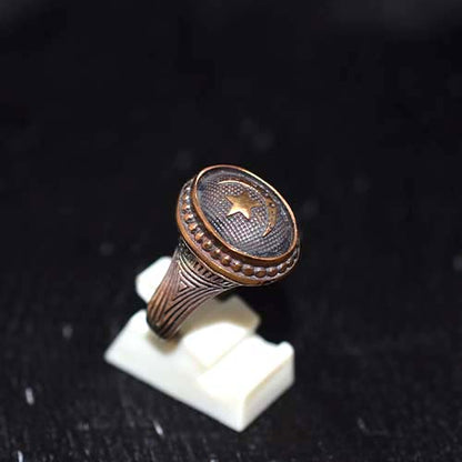 925 Sterling Silver Two-Tone Crescent and Star Signet Ring with Beaded Setting