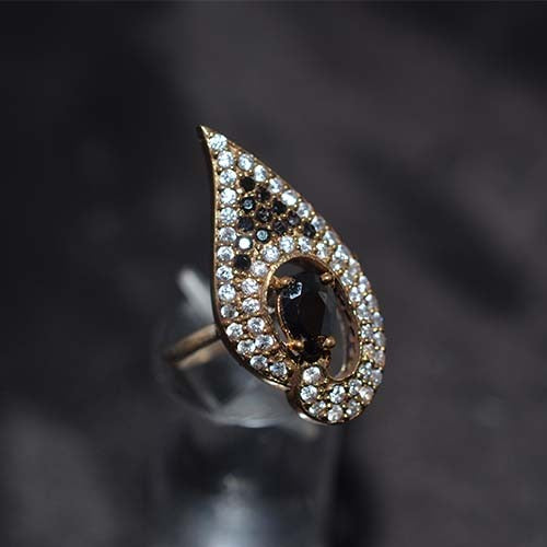 6 Carat Gold Plated Black and White Paisley Statement Ring