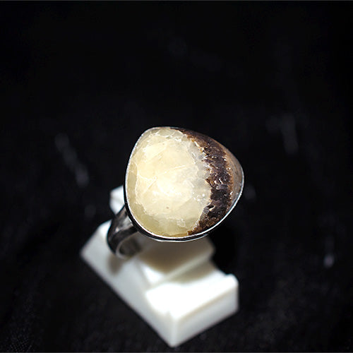 925 Sterling Silver Trillion Cut Bicolor Agate Ring