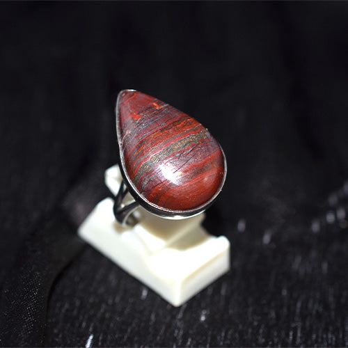 925 Sterling Silver Red Tiger Iron Teardrop Split Shank Ring