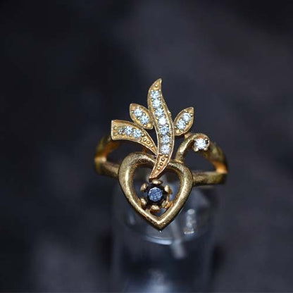 6 Carat Gold Plated Black and White Leaf Motif Ring
