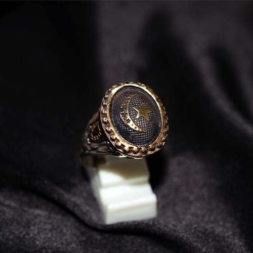6 Carat Gold Plated Crescent Moon Star Signet Ring