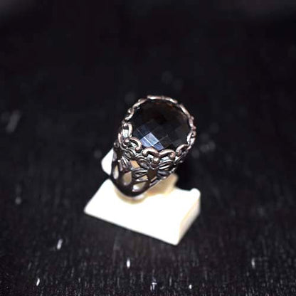 925 Sterling Silver Faceted Black Gemstone Ring with Floral Cutout Band