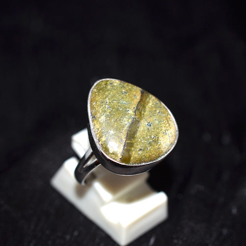 925 Sterling Silver Epidote Freeform Teardrop Ring