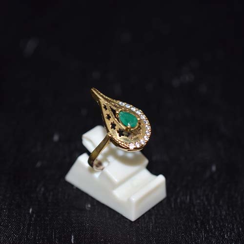 6 Carat Gold Plated Green Paisley Motif Ring