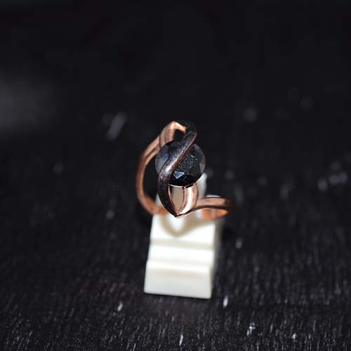 6 Carat Gold Plated Black Twist Motif Ring