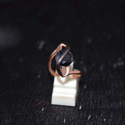 6 Carat Gold Plated Black Twist Motif Ring