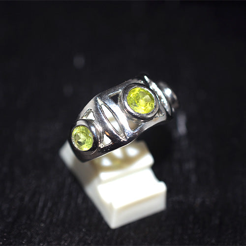 925 Sterling Silver Peridot Three Stone Openwork Ring