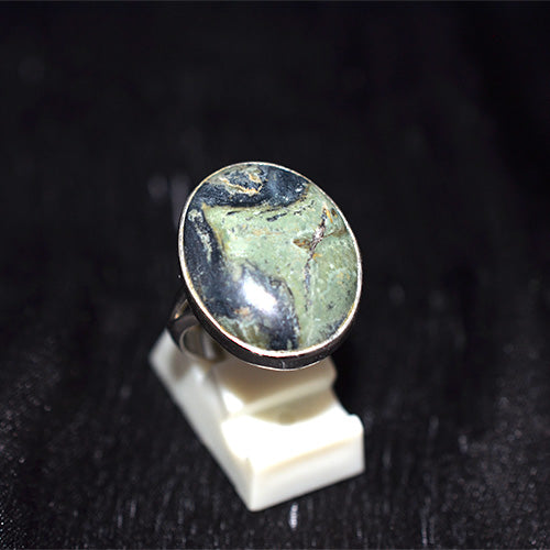 925 Sterling Silver Green and Black Serpentine Oval Ring