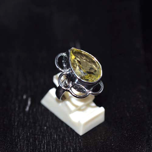 925 Sterling Silver Pear-Cut Lemon Quartz Scalloped Setting Ring