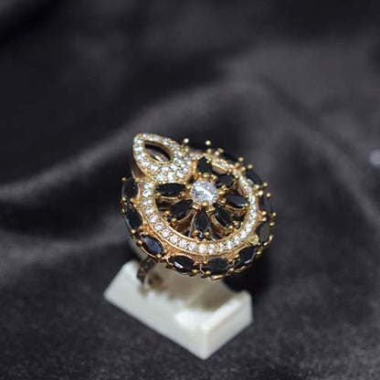 6 Carat Gold Plated Black Onyx Paisley Motif Ring