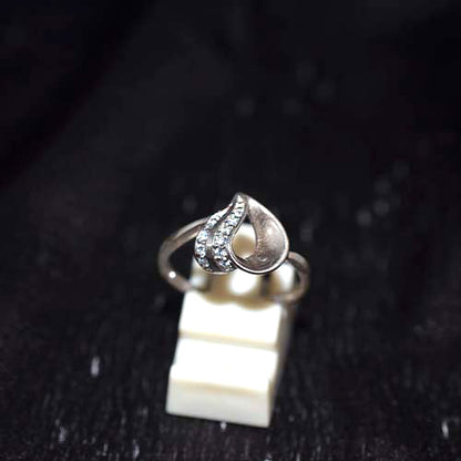 925 Sterling Silver Cubic Zirconia Leaf Motif Ring