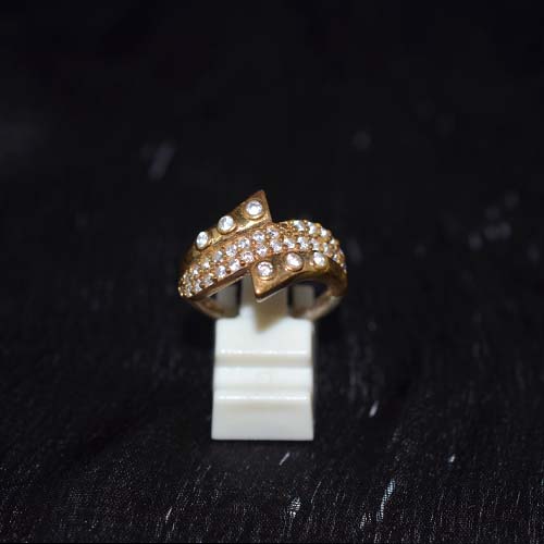 6 Carat Gold Plated White Dot Geometric Band Ring