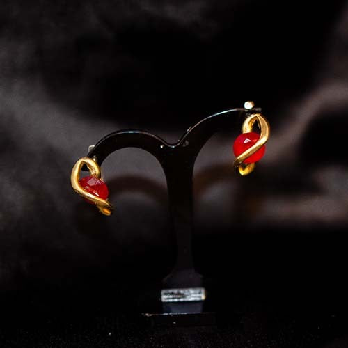 6 Carat Gold Plated Twist Hoop Earrings with Red Stone