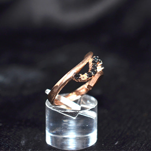 6 Carat Gold Plated Black Stone Modern Twist Ring