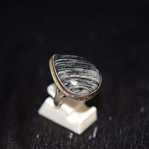 925 Sterling Silver Striped Stone Teardrop Ring