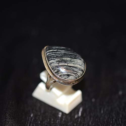 925 Sterling Silver Striped Stone Teardrop Ring