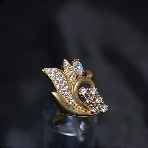 6 Carat Gold Plated White Crystal Leaf Motif Ring