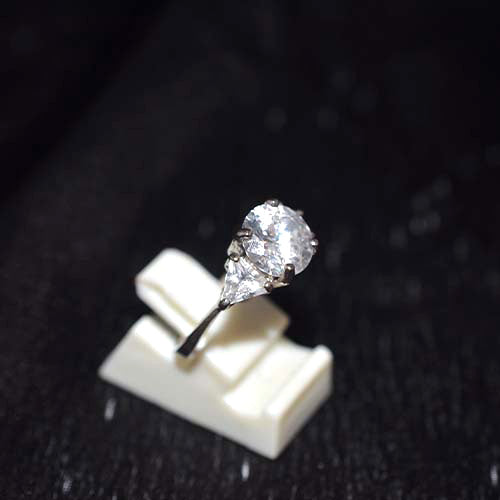 925 Sterling Silver Cubic Zirconia Pear Solitaire Ring