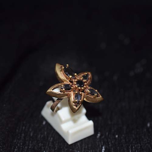 6 Carat Gold Plated Black Onyx Flower Motif Ring