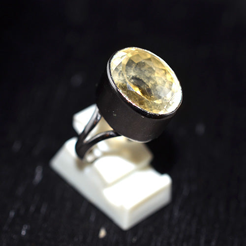 925 Sterling Silver Oval Lemon Quartz Cylindrical Bezel Ring