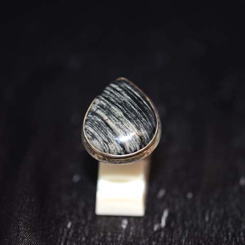 925 Sterling Silver Striped Stone Teardrop Ring