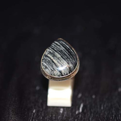 925 Sterling Silver Striped Stone Teardrop Ring