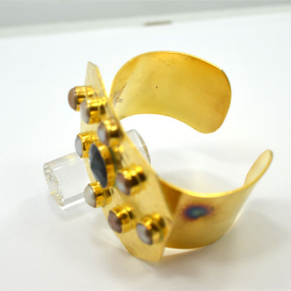 6 Carat Gold Plated Black and Pearl Gemstone Hammered Cuff