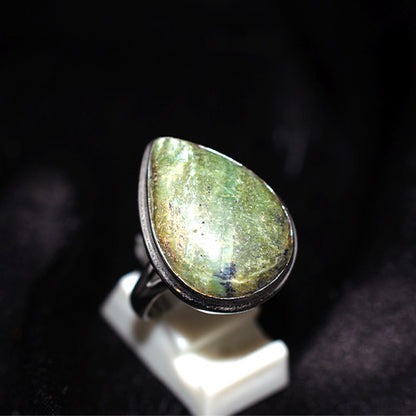 925 Sterling Silver Banded Serpentine Teardrop Ring
