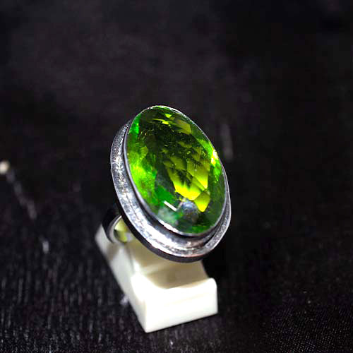 925 Sterling Silver Oval Peridot Textured Bezel Ring